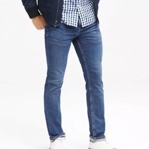 Banana Republic Slim Rapid Movement Med Wash Jean